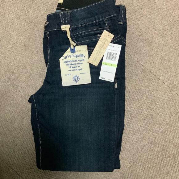 NWT Democracy “Ab”solution cuffed jeans - Picture 2 of 3